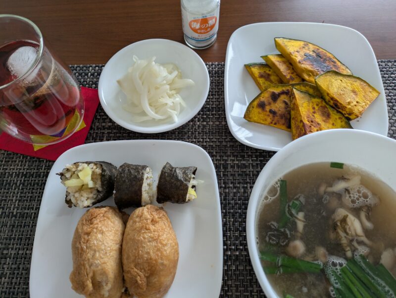 昼ごはん かぼちゃ焼き いなりずし のりまき
