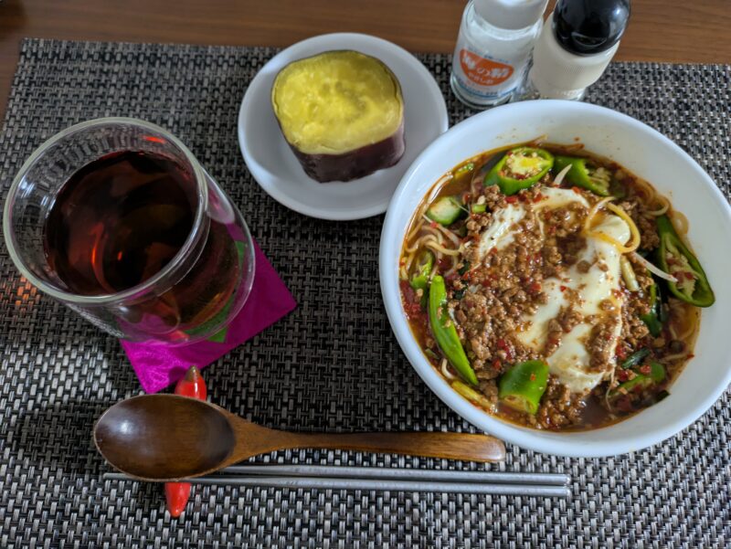 台湾ラーメンとさつまいもの夜ごはん