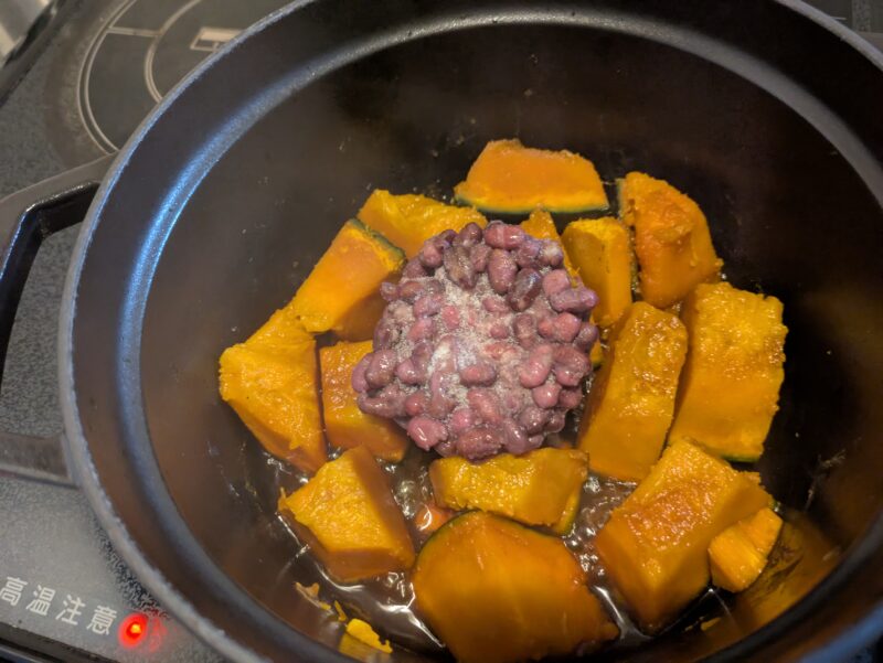 塩あずきを入れたら蓋をして荒熱をとる