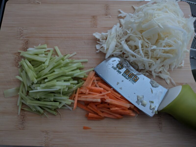 ブロッコリーの芯、人参、キャベツの千切り