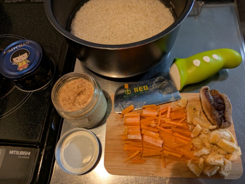 鯖缶ごはんの準備